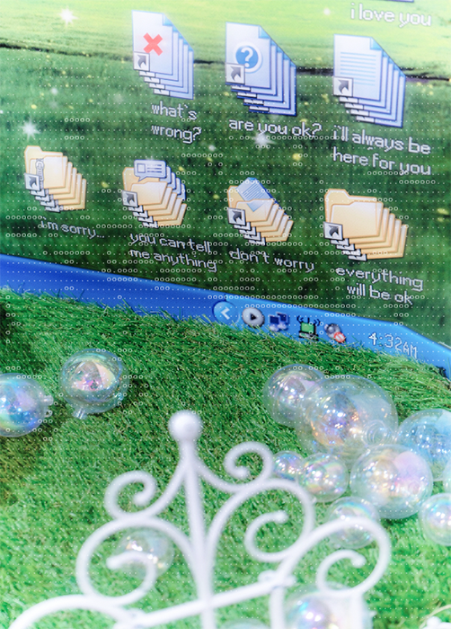 Desktop with caring messages